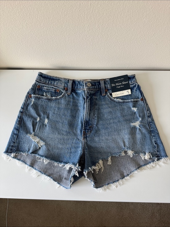 Abercrombie & Fitch Pants - Abercrombie & Fitch The Mom Short High Rise Curve Love